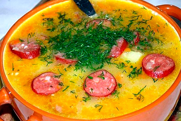 Суп з мисливськими ковбасками